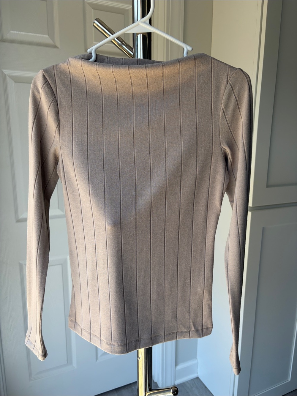 rag & bone Ribbed Long-Sleeve Crew Neck Top in Taupe, Size XS.